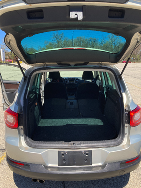 Photo 5 of 9 of 2009 Volkswagen Tiguan SE